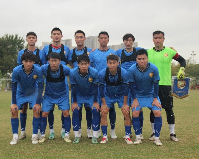 穆謝奎連入兩球?qū)⒈确帜孓D(zhuǎn)，大連鯤城2-1戰(zhàn)勝山西崇德榮海