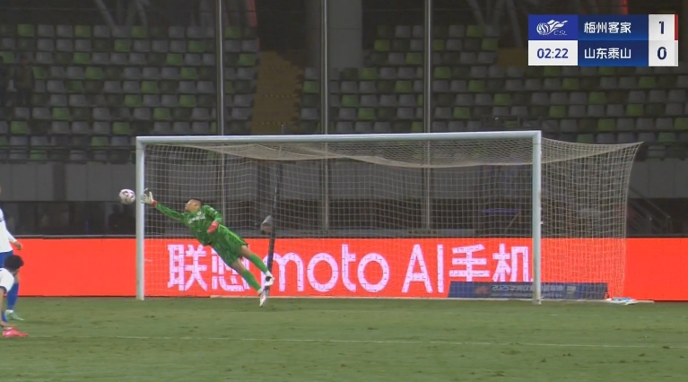 梅州開場2分鐘1-0泰山！茹子楠不停球抽射世界波攻破王大雷大門