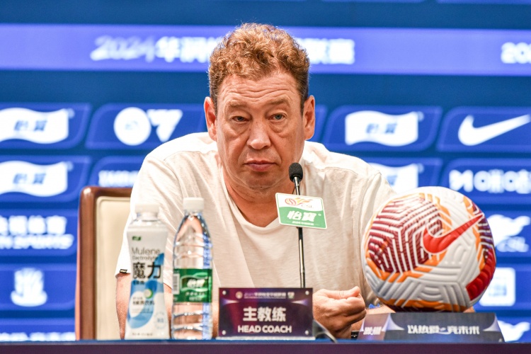 斯盧茨基：本賽季爭(zhēng)冠隊(duì)伍有5支 上次主場(chǎng)贏國安是15年對(duì)我沒影響