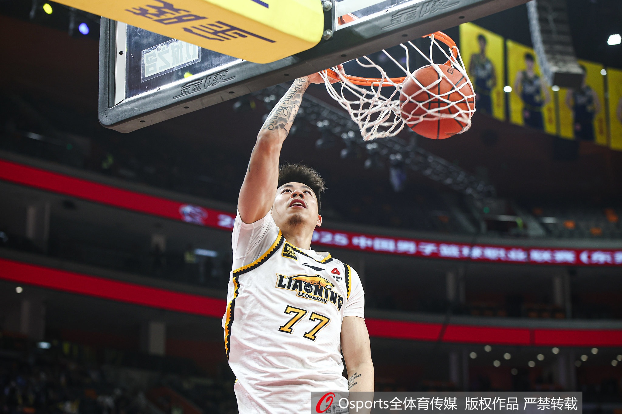 很拼！張鎮(zhèn)麟28投11中&三分14中5砍29分7板4助2斷 5個(gè)前場籃板